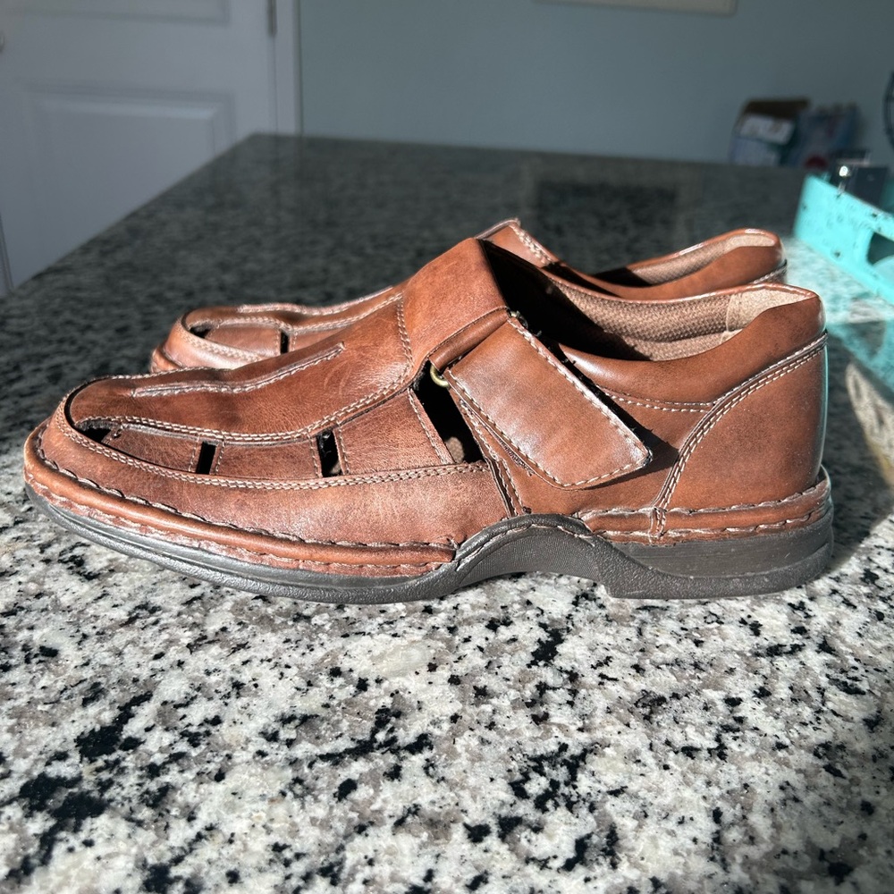 ALFANI Men's Brown Leather Casual Shoes. Size 8